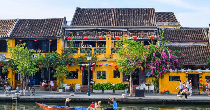 A corner of Hoi An ancient town.