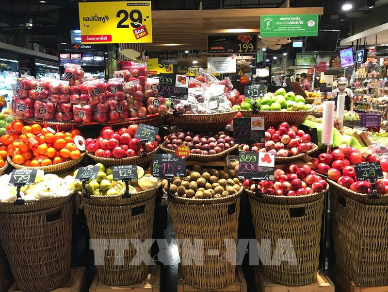 Fruits are sold at a shopping mall in Thailand's Bangkok, (Photo: VNA)