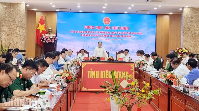 Deputy PM Tran Luu Quang speaks at the meeting. (Photo: VNA)