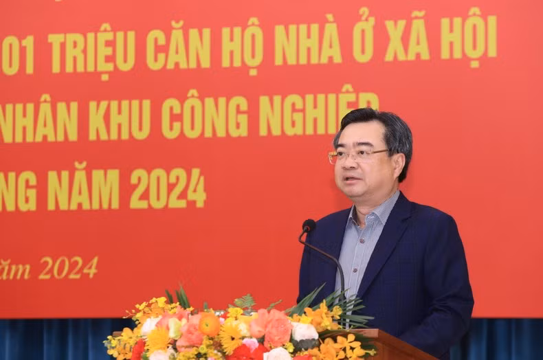 Minister of Construction Nguyen Thanh Nghi speaks at the conference.