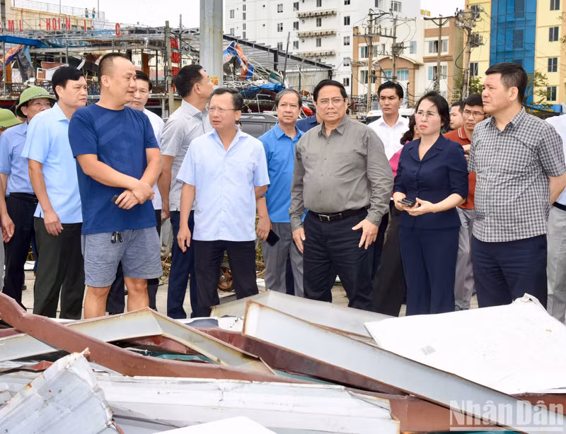 PM Pham Minh Chinh inspects the damage caused by Typhoon Yagi in Quang Ninh Province.