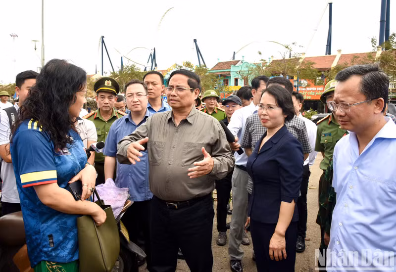 PM Pham Minh Chinh comforts local residents hit by Typhoon Yagi.
