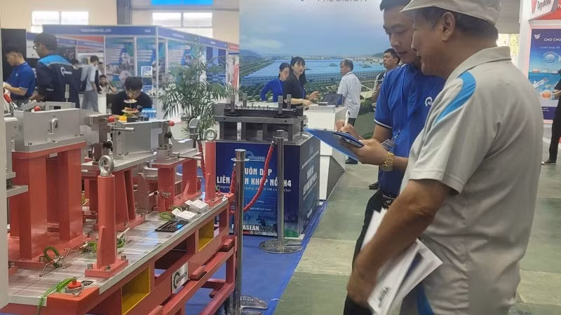 At the fair (Photo: NDO)