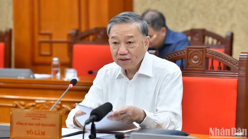 Party General Secretary and President To Lam speaks at the meeting. (Photo: NDO)