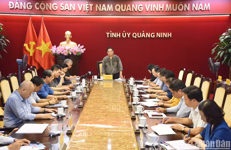 PM Pham Minh Chinh chairs a meeting with ministries, agencies, and local authorities on overcoming the consequences of Typhoon Yagi.