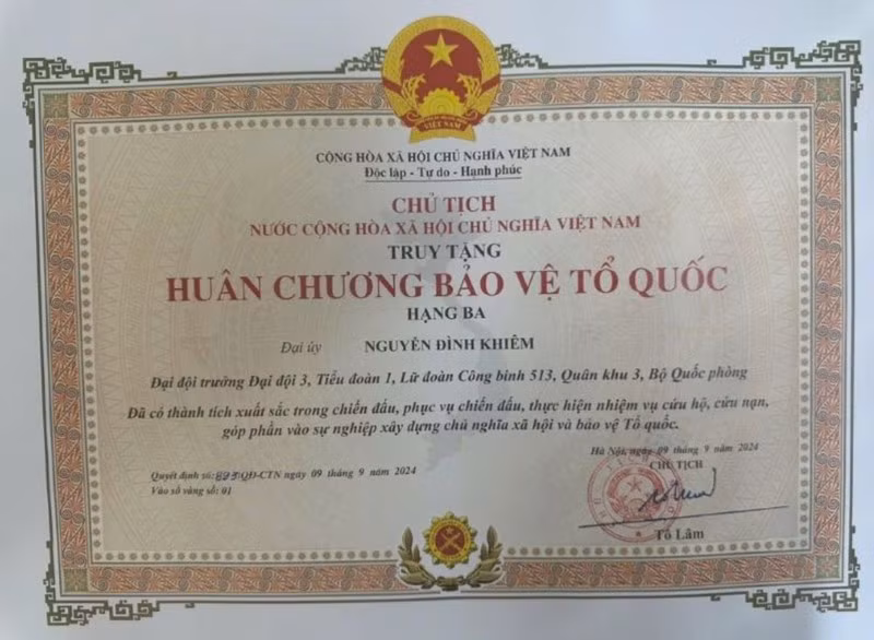 The Fatherland Protection Order granted to Colonel Nguyen Dinh Khiem.