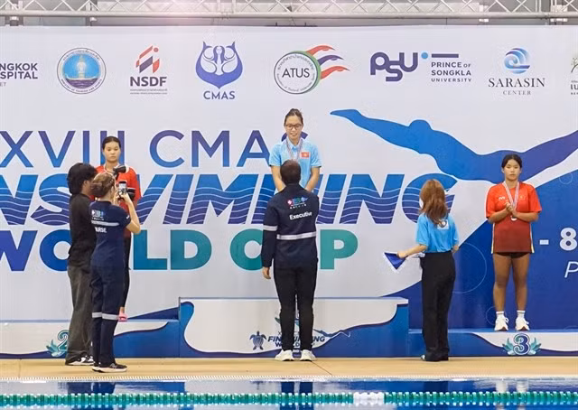 Vietnamese Nguyen Tran San San (top podium) and two teammates at the victory ceremony of the girls' 12-17 year-old 1,500m surface at the 18th CMAS Finswimming World Cup 2024 Round 4 in Phuket, Thailand (Photo: HCMC Finswimming)