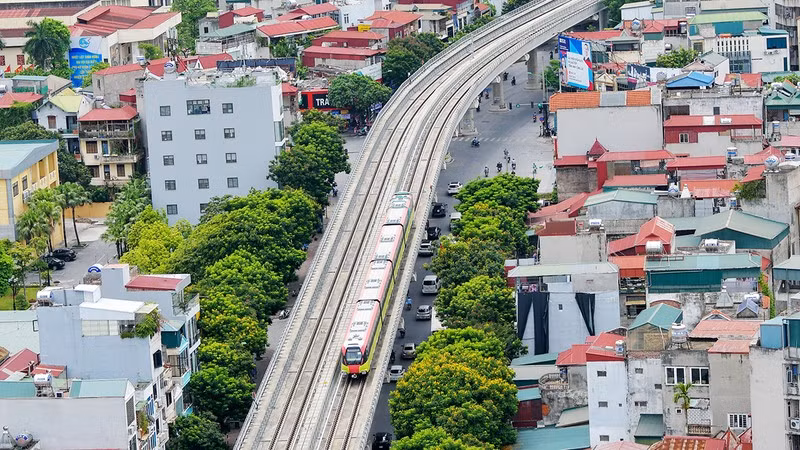 A train of Hanoi's newly inaugurated Nhon-Hanoi Station Line. (Photo: Thuy Nguyen)
