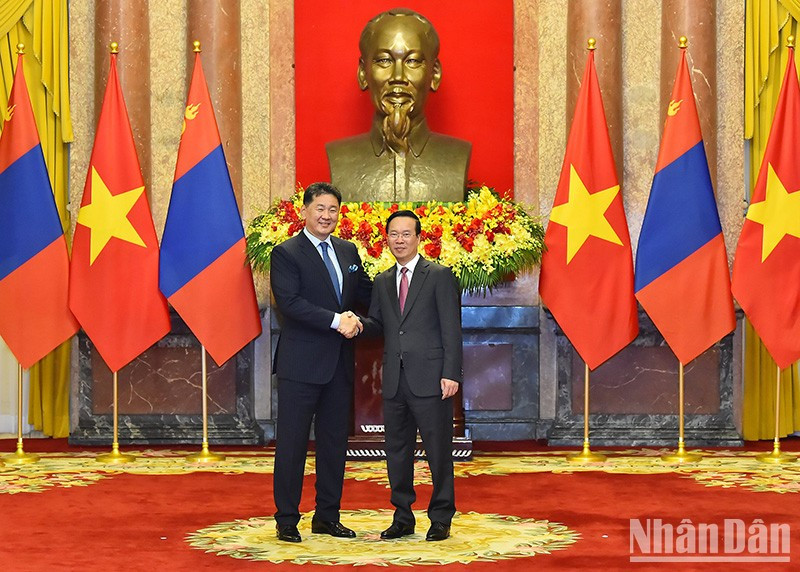 President Vo Van Thuong and Mongolian President Ukhnaagiin Khurelsukh. (Photo: Thuy Nguyen)