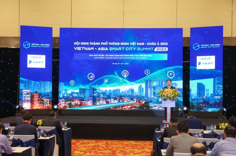 Deputy Minister of Information and Communications Nguyen Huy Dung speaks at the event. (Photo: VNA)