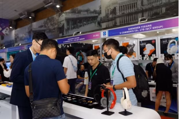 Visitors at the event (Photo: VNA)