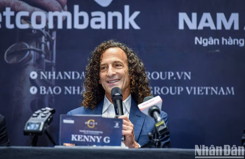 Saxophonist Kenny G during a press conference before his show in Vietnam. (Photo: NDO/Thanh Dat)