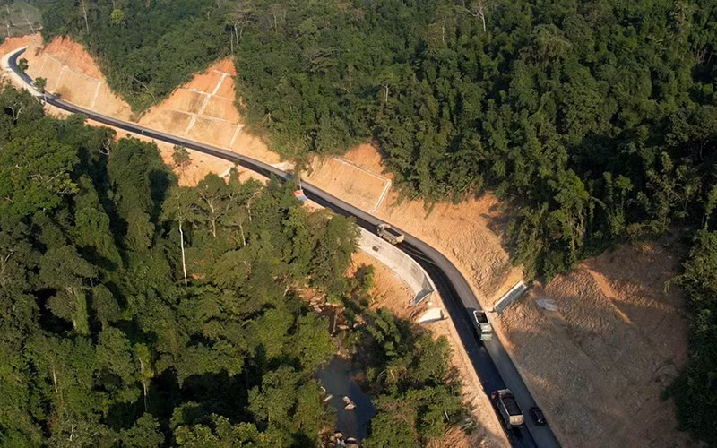 A new road linking Bac Kan City with Na Hang (Tuyen Quang Province) via Ba Be Lake.