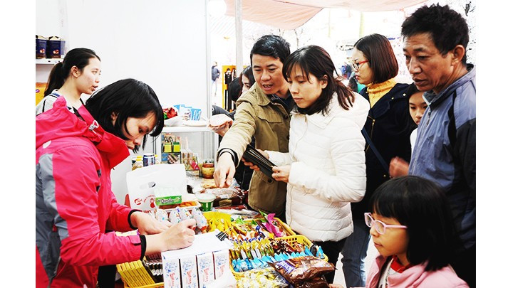 Trade promotion activities are stepped up to boost domestic consumption demand. (Photo: Hai Nam)