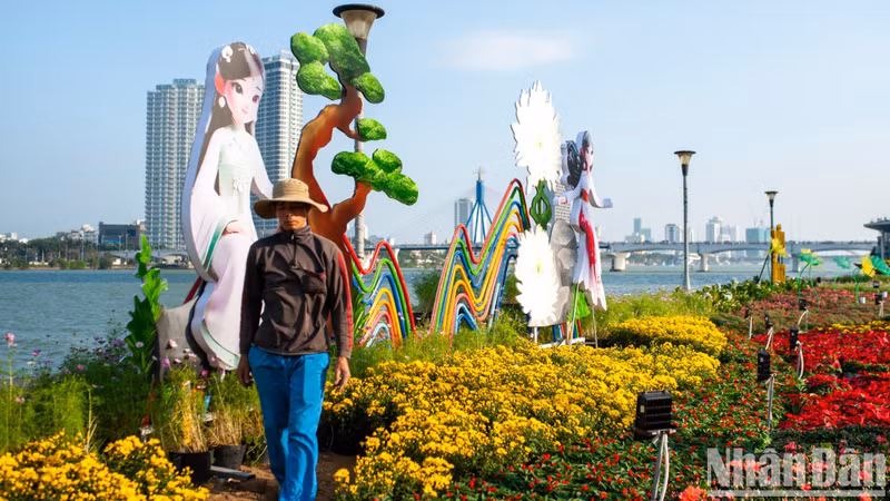 The miniature landscapes at the T-bridge area have also been designed to be visually striking.