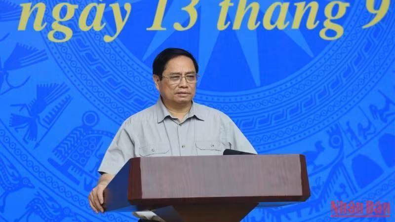 Prime Minister Pham Minh Chinh speaks at the meeting. (Photo: Tran Hai)