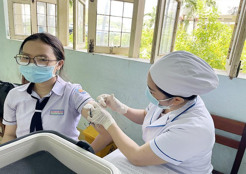 A pupil is vaccinated against COVID-19.