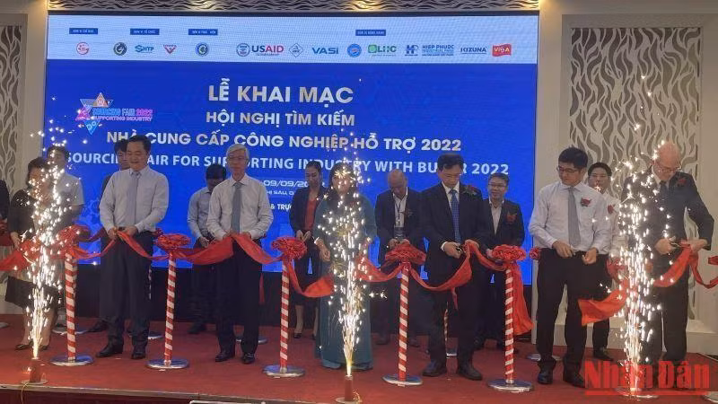 The opening ceremony of the conference to connect foreign manufacturers and local parts suppliers.