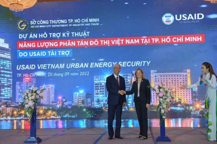 Ho Chi Minh City Vice Chairman Vo Van Hoan and USAID Vietnam Director Aler Grubbs at the launch event. (Photo: USAID) 