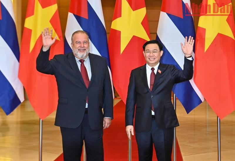 National Assembly Chairman Vuong Dinh Hue and Cuban Prime Minister Manuel Marrero Cruz. (Photo: Duy Linh)