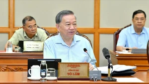 Party General Secretary To Lam delivers directives at the meeting.