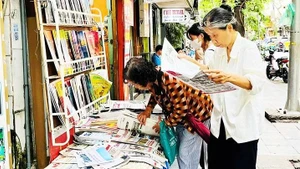 Reading print newspapers is still a daily habit of many people.