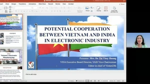 Do Thi Thuy Huong, a member of the Executive Board of the Viet Nam Electronic Industries Association (VEIA), speaks at the seminar. (Photo: Screenshot) 
