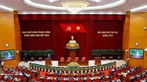At the closing session of the second meeting of the 14th Party Central Committee. (Photo: VNA)