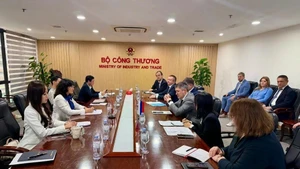 The recent working session between Deputy Minister of Industry and Trade Phan Thi Thang and Dmitry Nikolaevich Makhonin, Governor of Perm Krai (Photo: Ministry of Industry and Trade)