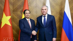 Vietnamese Prime Minister Pham Minh Chinh (L) meets with Chairman of the Russian State Duma Vyacheslav Volodin in Moscow on March 24. (Photo: VNA)