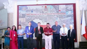 Commemorative medals of the Vietnam–Slovakia Friendship Association presented to Vietnamese Ambassador to the Czech Republic Duong Hoai Nam, Jozef Belicky, Mayor of Sala town in Slovakia’s Nitra region, and individuals contributing to people-to-people diplomacy between Ho Chi Minh City and the people of the Czech Republic and Slovakia. (Photo: VNA)