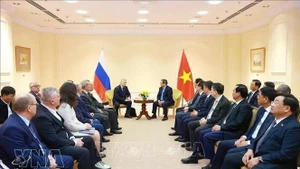 Prime Minister Pham Minh Chinh meets with President of the Russia–Viet Nam Friendship Association (RVFA) Vladimir Petrovich Buyanov, and Nikolay Nikolaevich Kolesnik, Chairman of the Russian War Veterans' Association (RWVA), who had fought in Viet Nam, in Moscow on March 25 (Photo: VNA)