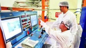 Engineers operate a nuclear power plant in Guangdong, China. (Photo: Xinhua)
