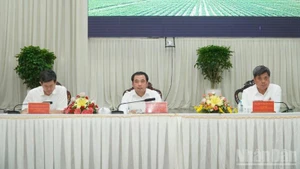 Politburo member and Minister of Agriculture and Environment Tran Duc Thang (centre) chairs the conference.