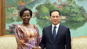 Deputy Prime Minister Bui Thanh Son (R) and Secretary-General of the International Organisation of La Francophonie Louise Mushikiwabo at their meeting in Ha Noi on March 6 (Photo: VNA)