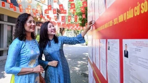 A voter list posting site at Polling Area No. 7, Polling Station No. 3, Ba Dinh Ward, Ha Noi. (Photo: Thanh Dat)