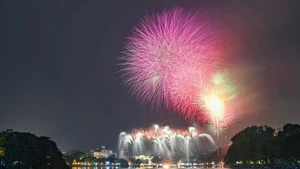 The fireworks display welcomes the new year 2026. (Photo: THE DAI)