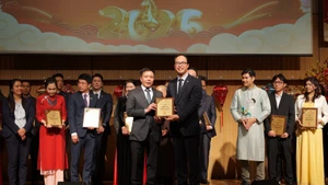 Dr. Nguyen Hong Son (top row, right) at the Spring Homeland programme 2026 in Japan.