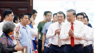 Party General Secretary To Lam (R) pays Tet visit to Ho Chi Minh City's Party organisation, administration and people. (Photo: VNA)