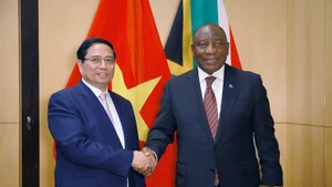 Vietnamese Prime Minister Pham Minh Chinh (L) and South African President Cyril Ramaphosa at their meeting on November 21. (Photo: VGP)