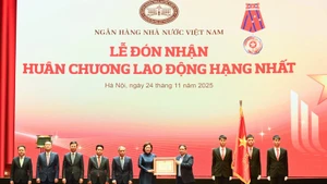 PM Pham Minh Chinh bestows the first-class Labour Order on the SBV (Photo: NDO)