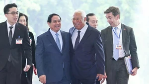 Prime Minister Pham Minh Chinh welcomes EC President António Costa.