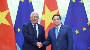 Prime Minister Pham Minh Chinh (R) meets with President of the European Council (EC) António Costa in Ha Noi on January 29. (Photo: VNA)