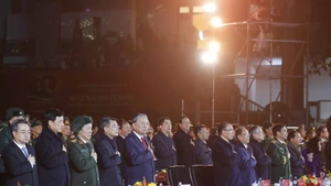 Party General Secretary To Lam and other delegates pay tribute to President Ho Chi Minh at the live TV programme in Cao Bang Province. (Photo: VNA)