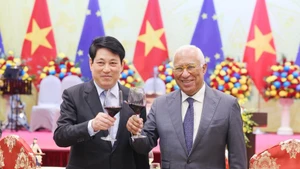 State President Luong Cuong (L) hosts a banquet in Ha Noi on the evening of January 29 in honour of President of the European Council (EC) António Costa. (Photo: VNA)