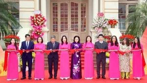 Delegates at the opening ceremony of the exhibition "Celebrating the Party, the Spring, and the Success of the 14th National Party Congress". (Photo: VNA)
