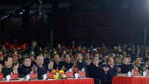 Party General Secretary To Lam (front, thirf from left) and incumbent and former leaders of the Party and State attend the programme in Cao Bang province on January 28. (Photo: VNA)