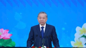 Party General Secretary To Lam delivers a policy speech at the Lao National Academy of Politics and Public Administration in Vientiane on December 1. (Photo: VNA)
