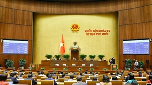 National Assembly deputies votes on the revised Law on Planning on December 10. (Photo: VNA)