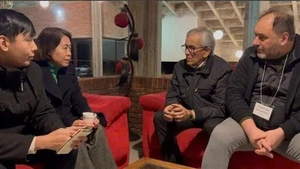 From left: Vietnamese Ambassador to Argentina and Uruguay Ngo Minh Nguyet (2nd) and General Secretary of the Communist Party of Uruguay (PCU) and Minister of Labour and Social Security Juan Castillo (3rd) at their meeting. (Photo: VNA)